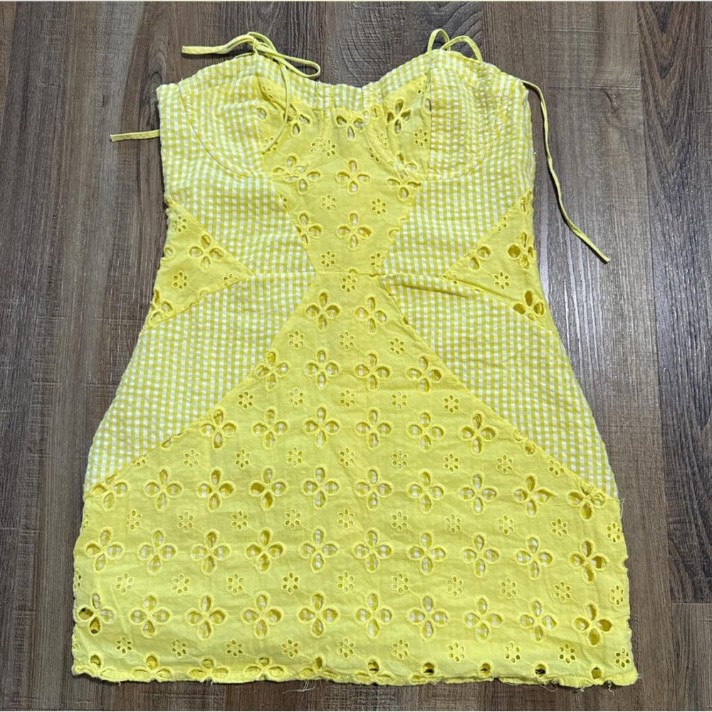 Chic Yellow Strapless Dress